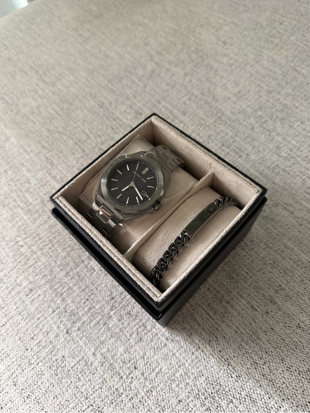 Michael Kors Oversized Callum Gunmetal-Tone Watch and Jewelry Gift Set - Picture 3 of 7